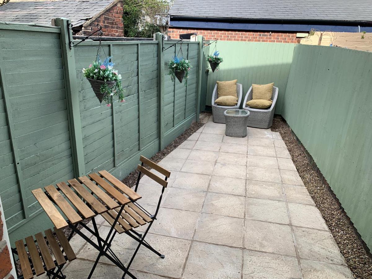 Contemporary & Chic Inner Terrace 5 Mins From Barnsley Town Centre Exterior photo