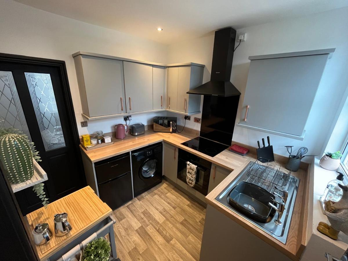 Contemporary & Chic Inner Terrace 5 Mins From Barnsley Town Centre Exterior photo
